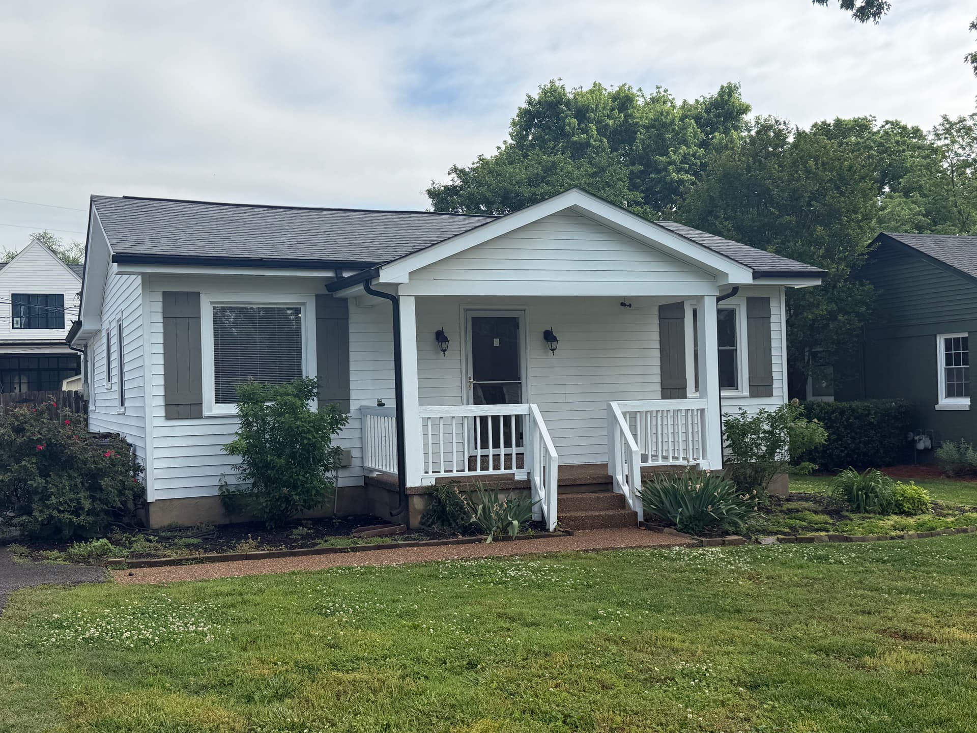 Fresh Siding and Exterior Paint on a Franklin TN Home image